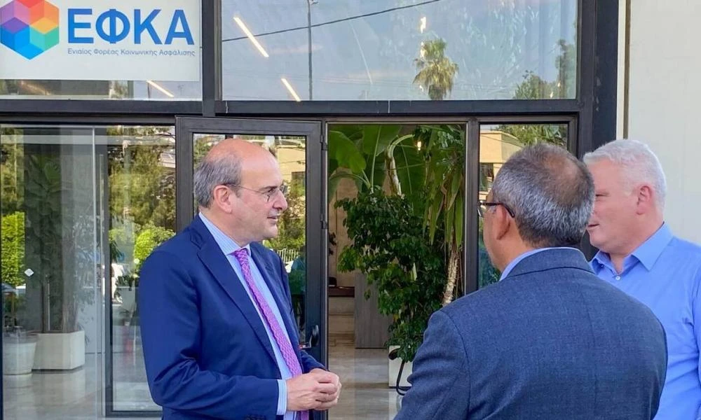 Κωστής Χατζηδάκης: «Δεν το βάζουμε κάτω με τον ΕΦΚΑ»